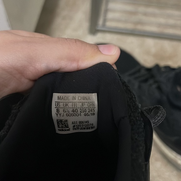 Adidas UltraBoost - Picture 5 of 5